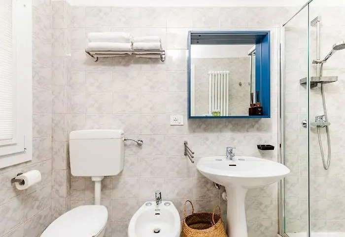 Elegant In Βερόνα