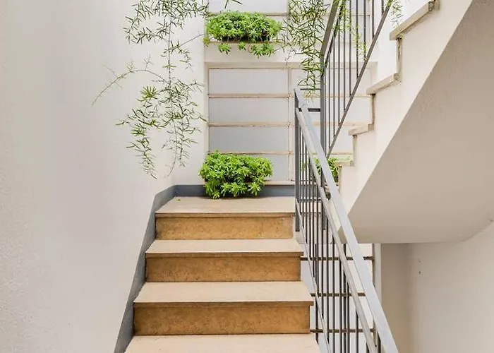 Elegant In * Βερόνα